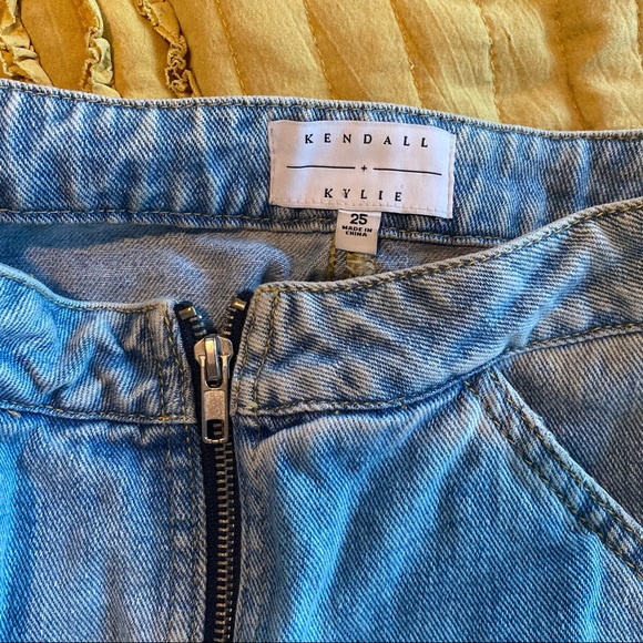 Kendal and Kylie Denim skirt - Picture 2 of 3